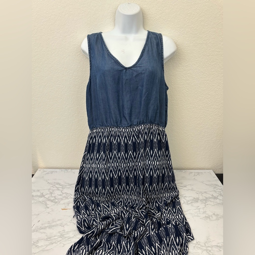 Sleeveless Navy Blue V-Neck Maxi Dress